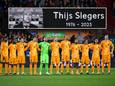 Minuut stilte in de Kuip voor Thijs Slegers.