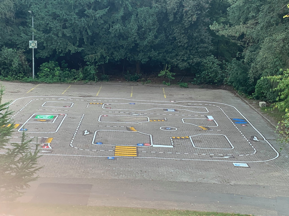 Verkeersplein voor basisschoolleerlingen AZC in Leersum | Foto | AD.nl