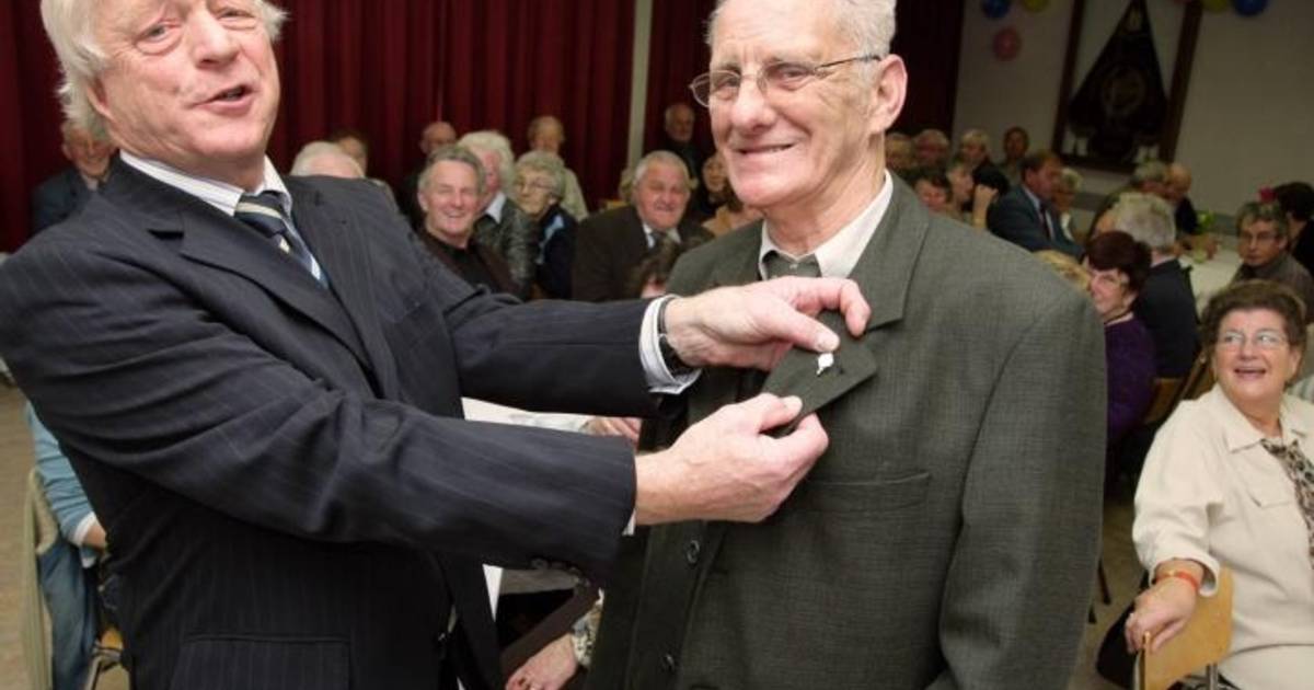 Zilveren speld KBO voor Piet de Kock uit Terhole