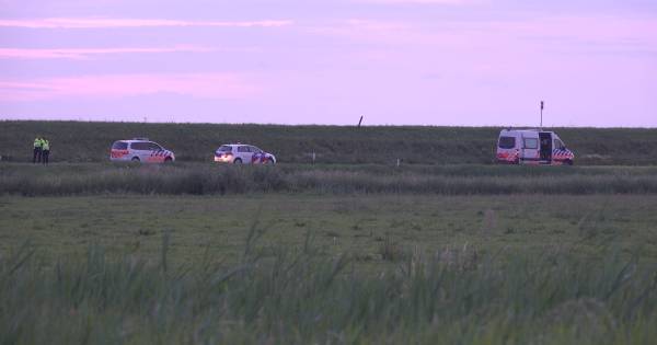 Politie neemt auto in beslag na dood vermist meisje (14) uit Marken.