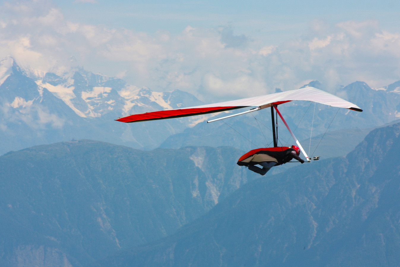 van deltavlieger het leven gekomen in Franse Alpen | Foto | hln.be