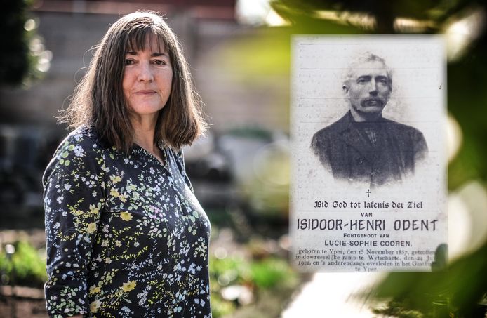 Rinda de Poorter zoekt nabestaanden van de tien collega-ontmijners van haar overgrootvader, die allemaal stierven toen de munitie die ze opruimden alsnog ontplofte.