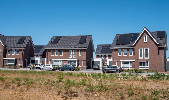 Volop zonnepanelen nieuwbouwwijk De Heikant in Groesbeek.