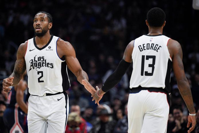 Kawhi Leonard (2) en Paul George (13) van de LA Clippers in december 2019.