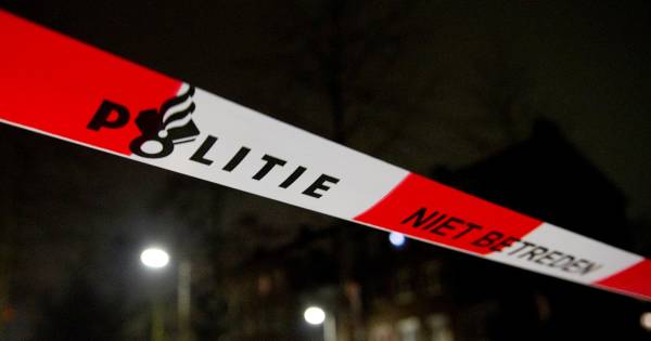 ‘Man met bivakmuts' pleegt overval op cafetaria in Veenendaal.