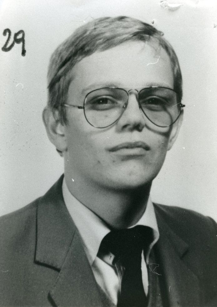 De jonge geldkoerier Francis Zwarts verdween in 1982 na een overval. Zijn lichaam werd nooit teruggevonden.