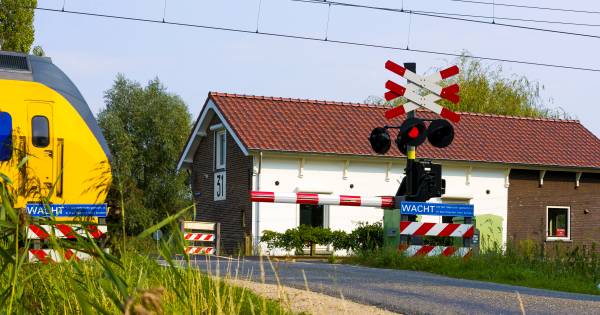 Jarenlang woonde Hans naast het beukende geluid van treinen, maar hij vertrekt door windmolenoverlas