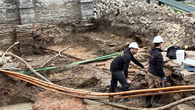Archeologen leggen muur van Guldensporenslag bloot in Kortrijk: “Militaire geschiedenis van Onze-Lieve-Vrouwekerk wordt nog meer voelbaar”