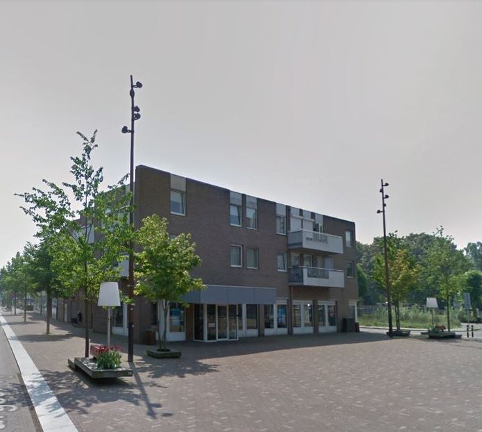 Het voormalige pand van ABN Amro aan het Kloosterplein in Goirle, waar een bakker zich in wil vestigen.