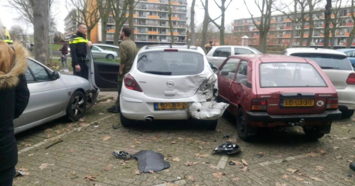 Vijf autos beschadigd bij botsingen op parkeerplaats Zutphen.