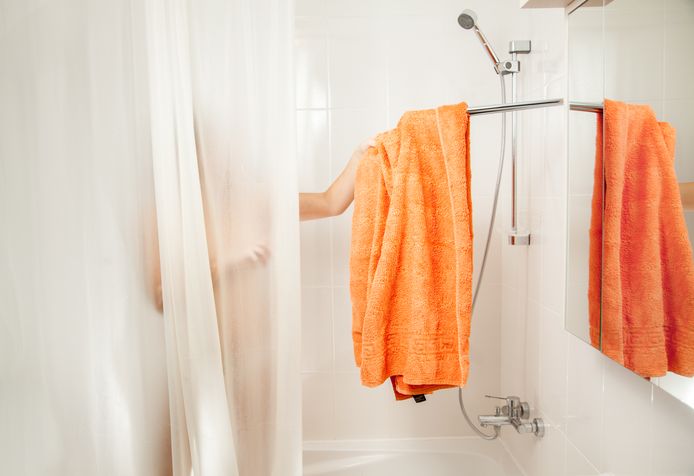 Mag je een badhanddoek meerdere keren gebruiken? Wij vroegen advies aan microbiologe Katrien Lagrou.