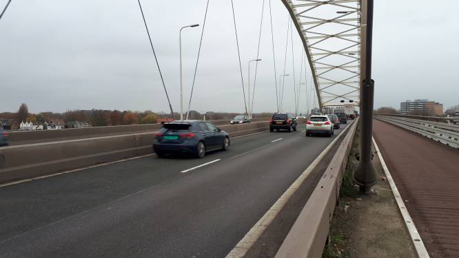 Omrijden geblazen: fietspad Papendrechtse brug gaat drie maanden dicht voor groot onderhoud