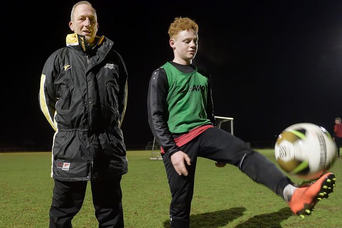 Schijf-trainer Cees van Beers en speler Erik Broos.