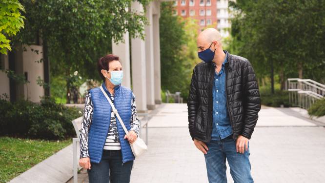 Vrienden blijven, ook als je elkaar minder ziet: ‘Stuur eens een kaartje of ga samen wandelen’