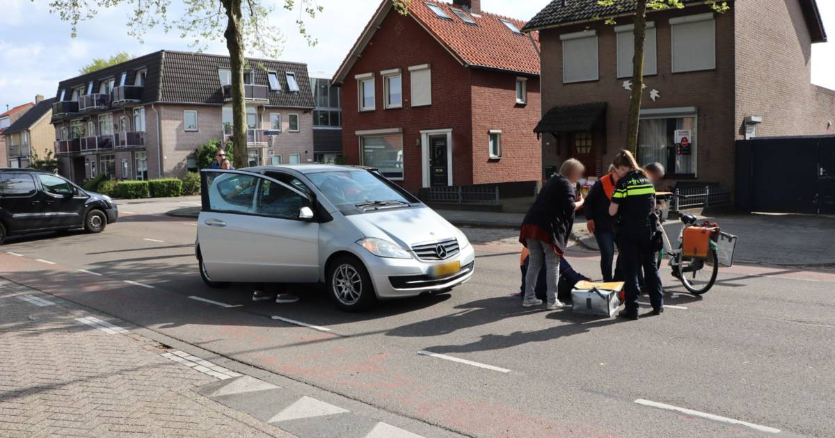 Postbezorgster gewond bij aanrijding met auto in Kaatsheuvel.