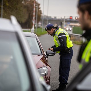 Verlenging omstreden controles, gemeenten zien geen effect en hebben vooral last van maatregel