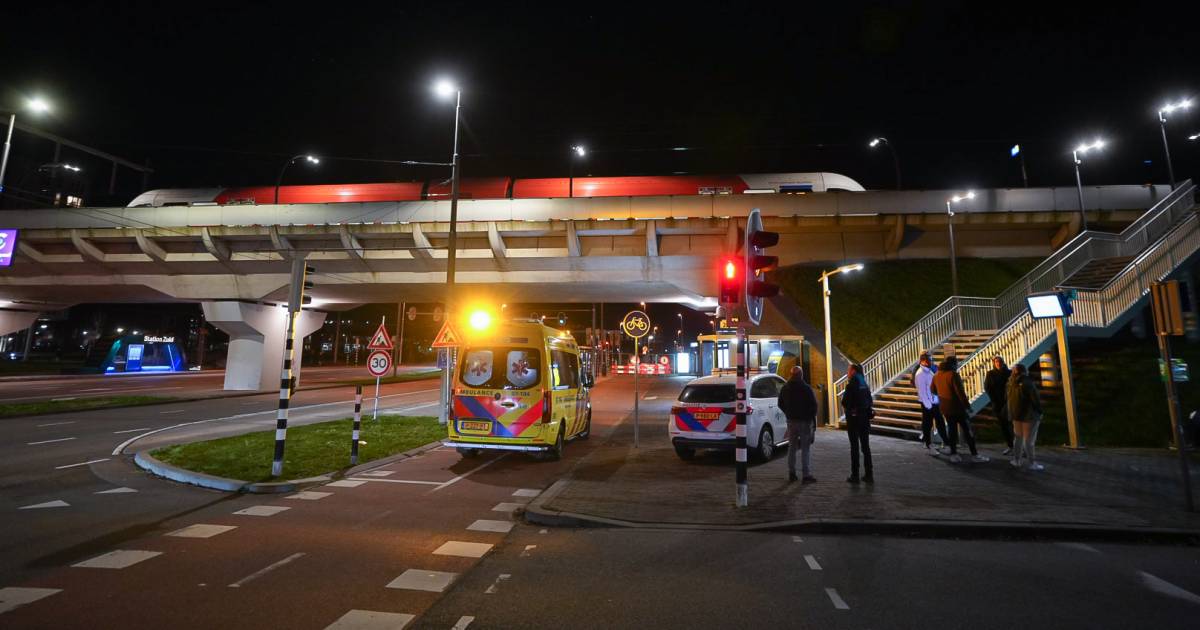 Geen treinen tussen Arnhem en Nijmegen door aanrijding op het spoor.
