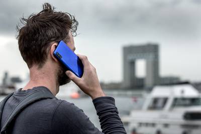 Man (51) belt ex en nieuwe vriend meer dan 14.000 keer op: ‘Waarom? Treiteren, irriteren en over de 