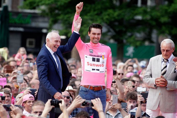 Joop Zoetemelk bij de huldiging van Tom Dumoulin in Maastricht als winnaar van de Giro.