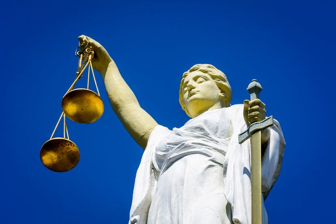 ROTTERDAM - Een beeld van Vrouwe Justitia, het symbool van rechtvaardigheid. ANP XTRA LEX VAN LIESHOUT