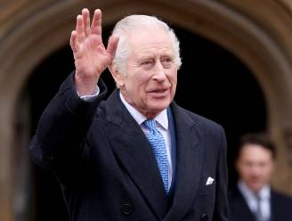 Koning Charles pakt zijn werk weer op, artsen zien ‘bemoedigende vooruitgang’