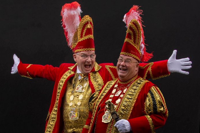 Prins Ed van Duin en adjudant Fred Nijhuis zwaaien de scepter bij De Grenskeerlkes in 2020.