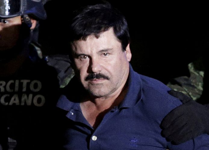 De baas van het beruchte Sinaloakartel, Joaquín ‘El Chapo’ Guzmán, toen hij in 2016 werd voorgeleid voor de Mexicaanse procureur in Mexico Stad.