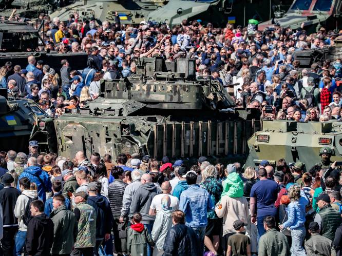 IN BEELD. Propagandashow in Moskou met westerse tanks buitgemaakt in Oekraïne: “Trofeeën van het Russische leger”