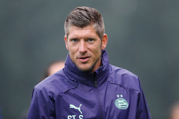 Stijn Schaars treedt toe tot de staf van Jong Oranje, maar blijft ook in dienst van PSV.