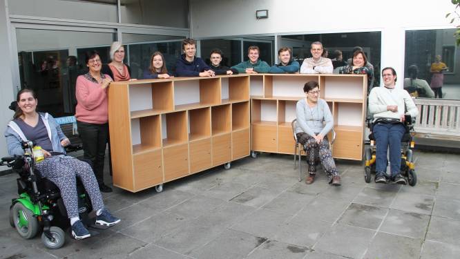 VTI-studenten maken boekenkasten op wielen voor ‘t Venster