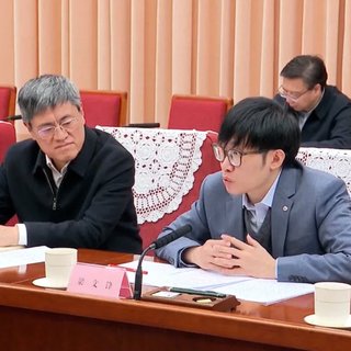 Acesta este miliardarul chinez din spatele modelului AI care a depășit ChatGPT: Liang Wenfeng   