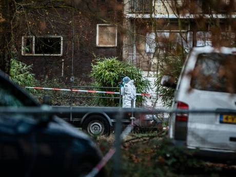 Deurwaarder krijgt brandbommen om de oren: 'Dat politie hem neer zou schieten, had ze niet verwacht'