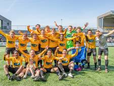 Emoties in Etten-Leur, Unitas’30 schrijft geschiedenis met promotie naar hoofdklasse: ‘Dit is echt heel gaaf’