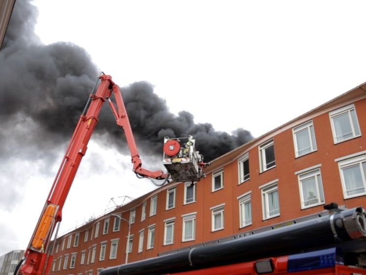 Bewoner uit woning gered bij grote brand in de Schilderswijk