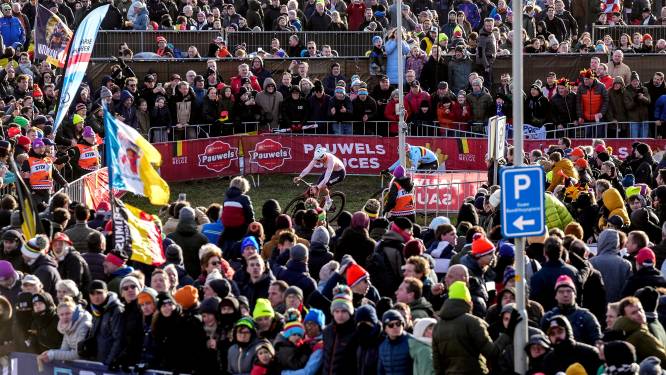 Bier en friet, euforie en respect bij bloedstollende WK-strijd: ‘Belgen feliciteren ons volop met Mathieu’