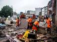 IN BEELD. Foto's en video tonen enorme ravage door zondvloed. Opgestapelde auto's, ingestorte huizen en verwoeste straten