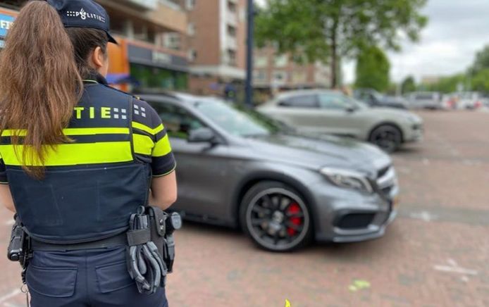 Net als gisteren gingen verscheidende automobilisten en motorrijders op de bon, onder wie een aantal bezitters van auto's uit het premiumsegment.