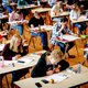 Zesjescultuur maakt plaats voor strijd om hoge cijfers - wat doet dat met jongeren?