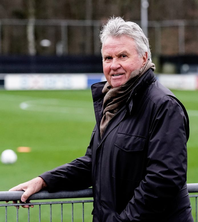 Guus Hiddink is voorzitter van trainersvakbond CBV en windt zich op over de handelswijze van Helmond Sport.