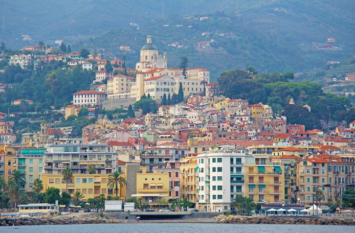 Sanremo is een badstad in Noord-Italië, in de Golf van Genua.