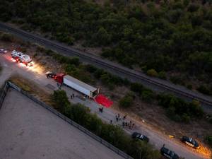 Près de 50 migrants retrouvés morts dans un camion: “Une horrible tragédie”