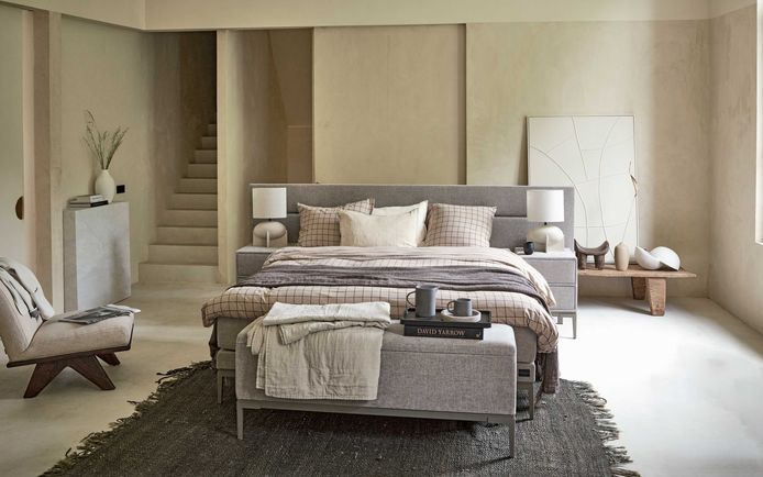 Maak verder de bedden strak op, met het mooiste beddengoed.