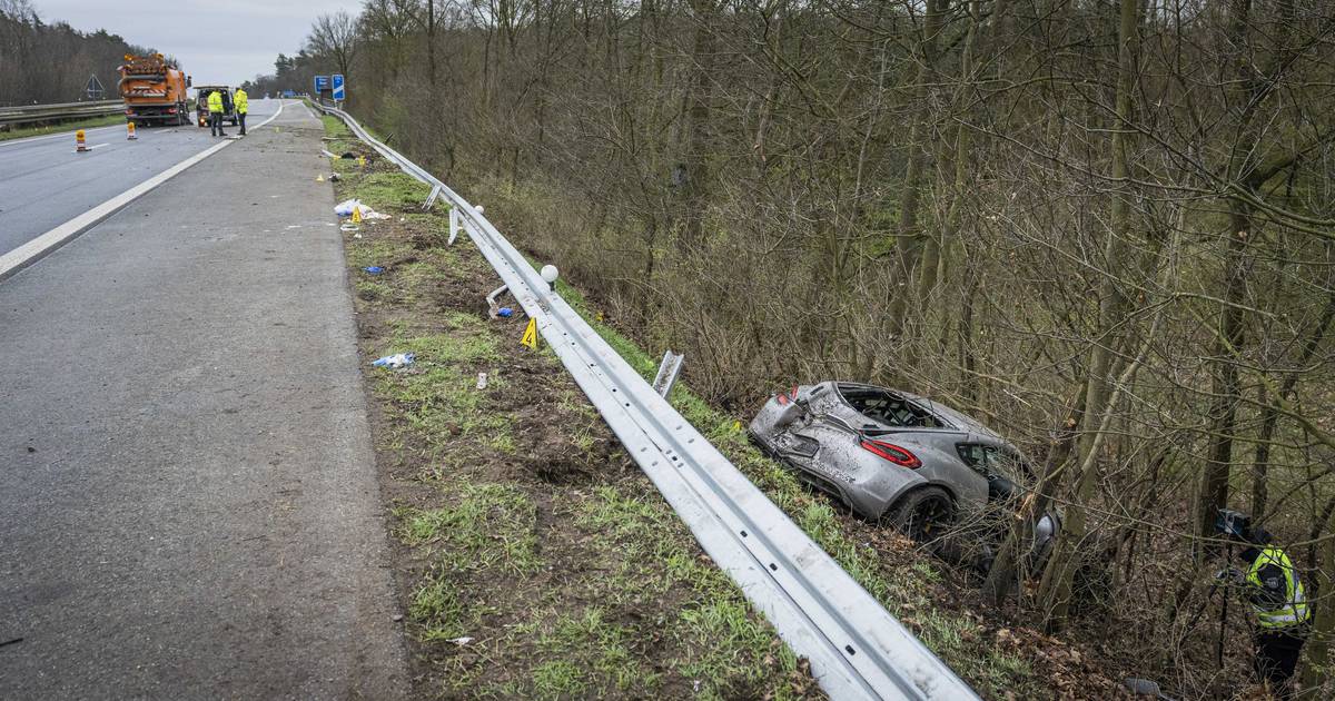Четверо голландцев погибли в аварии с двумя Porsche на автомагистрали в Германии |  снаружи