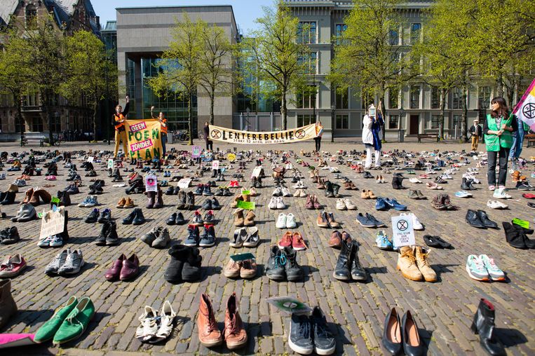 Klimaatprotest Anno Corona Geen Mensen Maar Lege Schoenen In Den Haag Het Parool