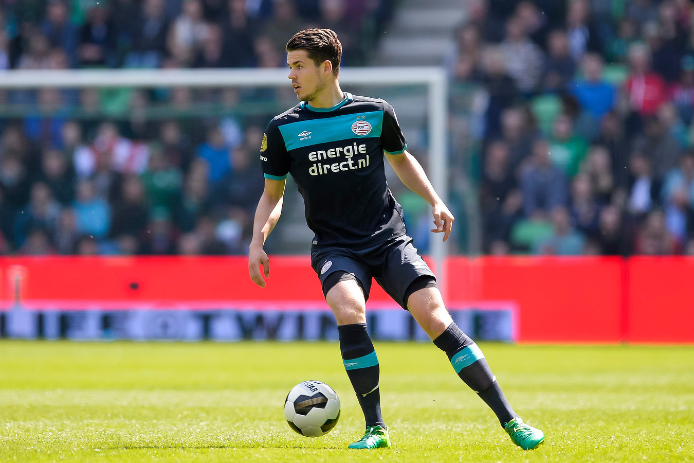 Marco van Ginkel speelt bij PSV in het duel met Grasshopper  direct in de basis.