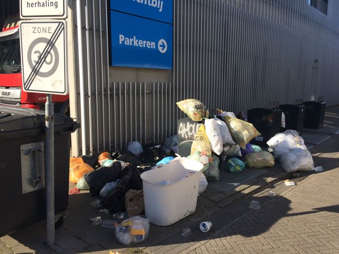 Op de Biesterweg, achter de AH Leenderweg.