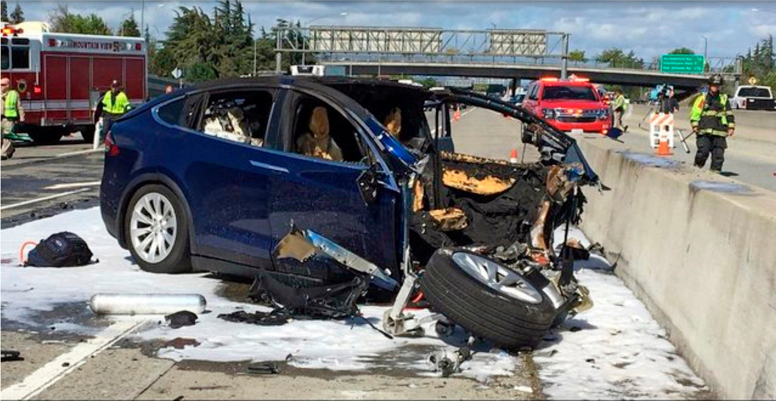 Bij het dodelijke ongeval met deze Tesla was vermoedelijk het Autopilot-systeem ingeschakeld.