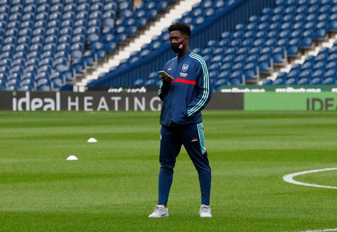 Albert Sambi Lokonga n'a pas bougé du banc des remplaçants à Manchester City.
