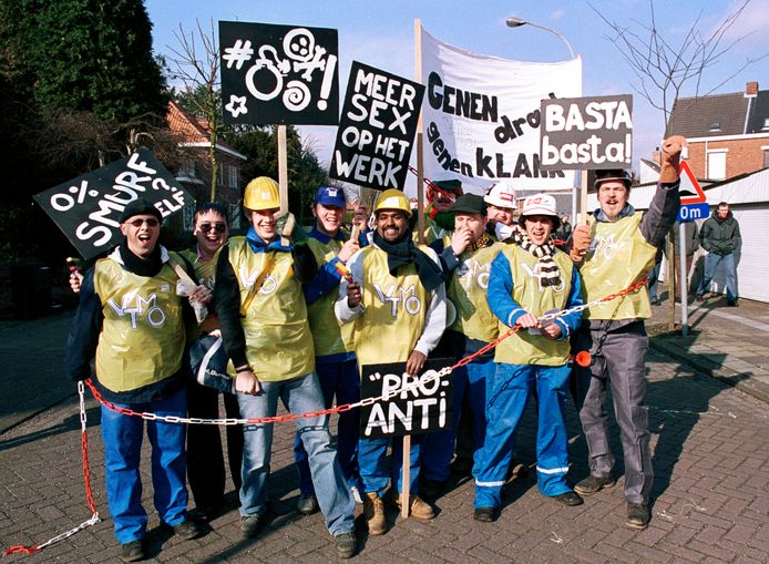 Een foto van een Herenthoutse carnavalsgroep uit het verleden