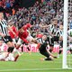 Erik ten Hag wint eerste trofee met Manchester dankzij 2-0-zege op Newcastle